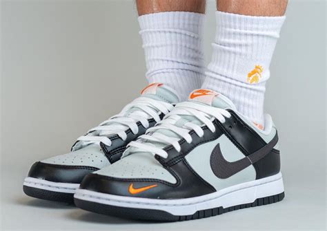 dunk low mini swoosh